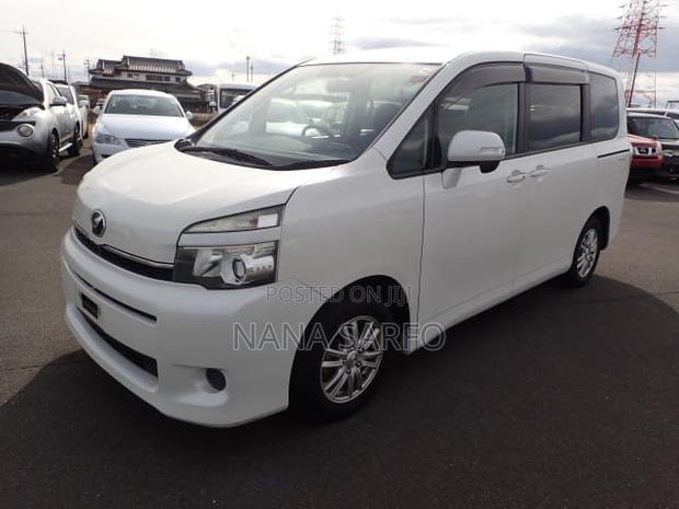 Toyota Voxy 2012 White