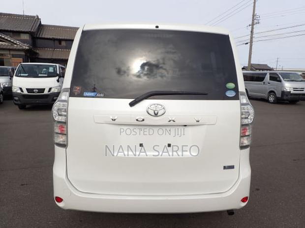 Toyota Voxy 2012 White