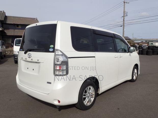 Toyota Voxy 2012 White