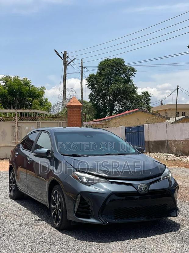 Toyota Corolla SE (1.8L 4cyl 2A) 2018 Gray