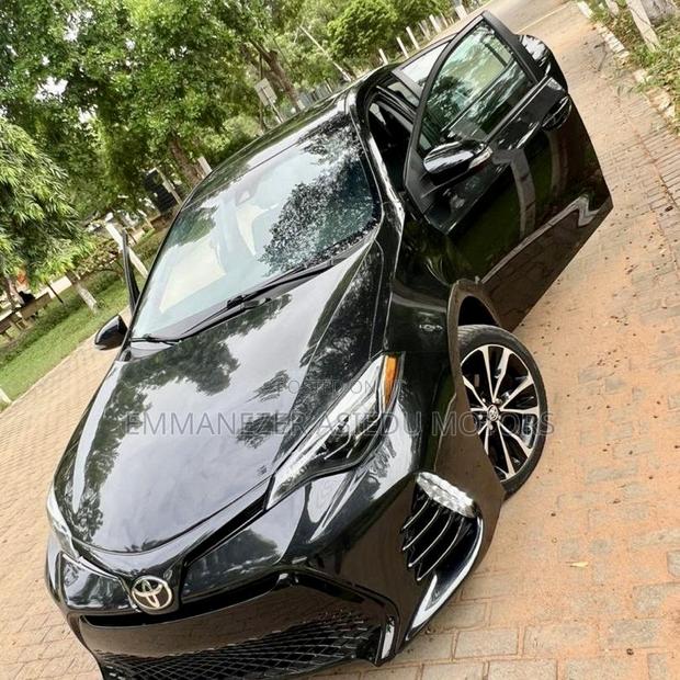 Toyota Corolla SE (1.8L 4cyl 6M) 2019 Black