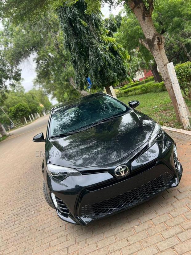 Toyota Corolla SE (1.8L 4cyl 2A) 2018 Black