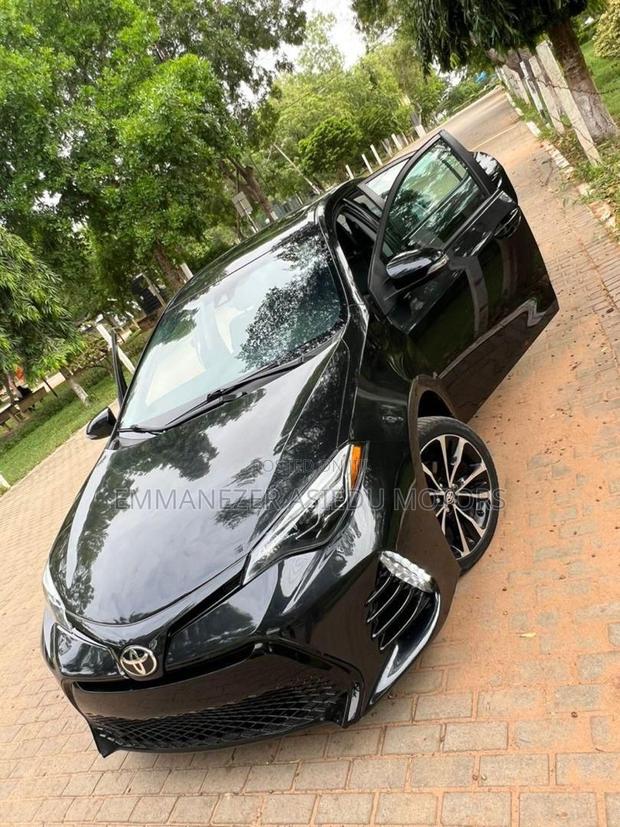 Toyota Corolla SE (1.8L 4cyl 2A) 2018 Black