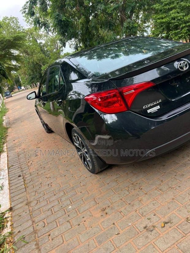 Toyota Corolla SE (1.8L 4cyl 2A) 2018 Black