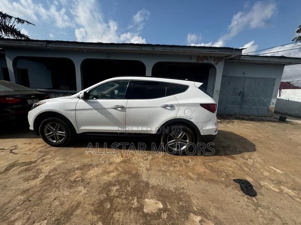 Hyundai Santa Fe Limited Ultimate FWD 2018 White