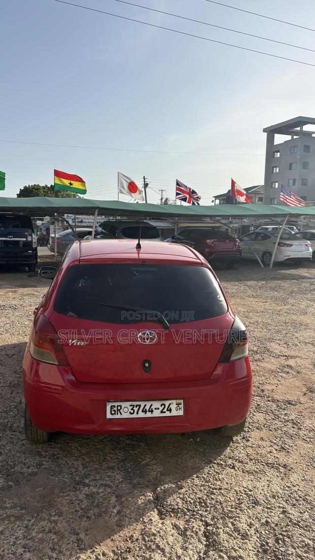 Toyota Vitz 1.5 FWD 5dr 2010 Red