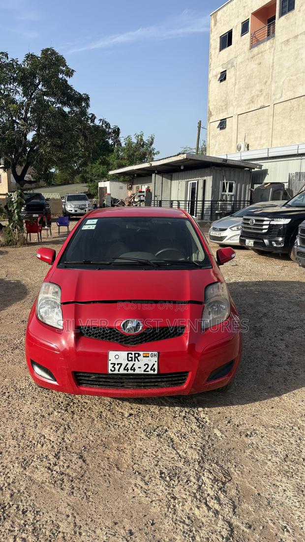 Toyota Vitz 1.5 FWD 5dr 2010 Red