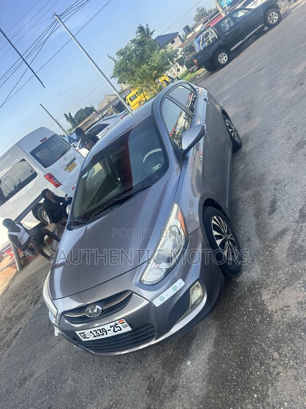 Hyundai Accent SE Hatchback 2016 Gray
