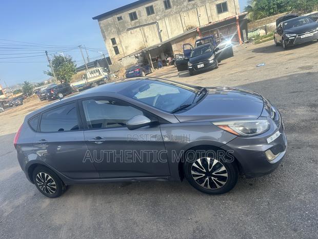 Hyundai Accent SE Hatchback 2016 Gray
