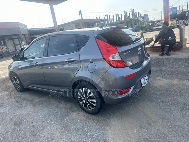 Hyundai Accent SE Hatchback 2016 Gray