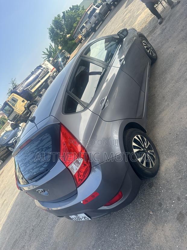 Hyundai Accent SE Hatchback 2016 Gray