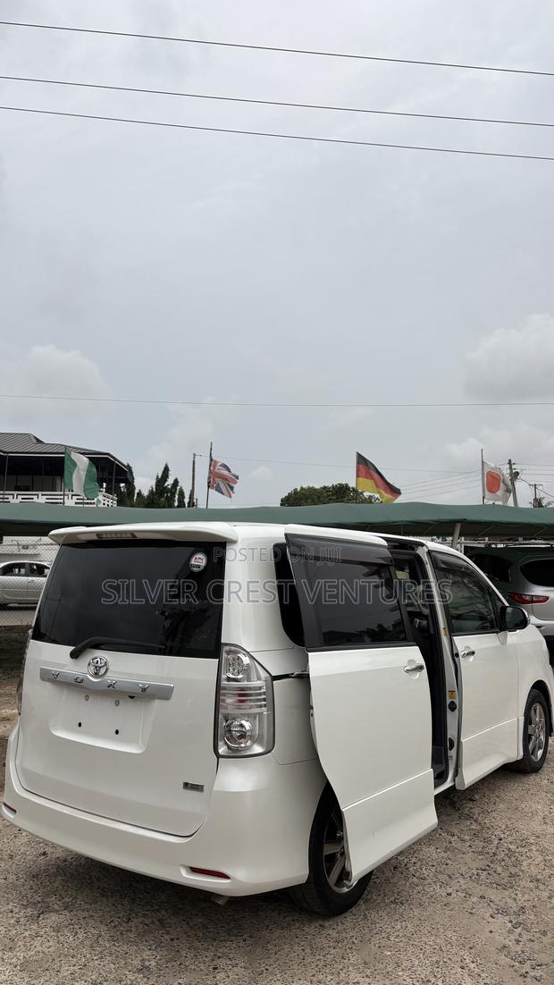 Toyota Voxy 2012 White