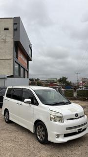 Toyota Voxy 2012 White for sale
