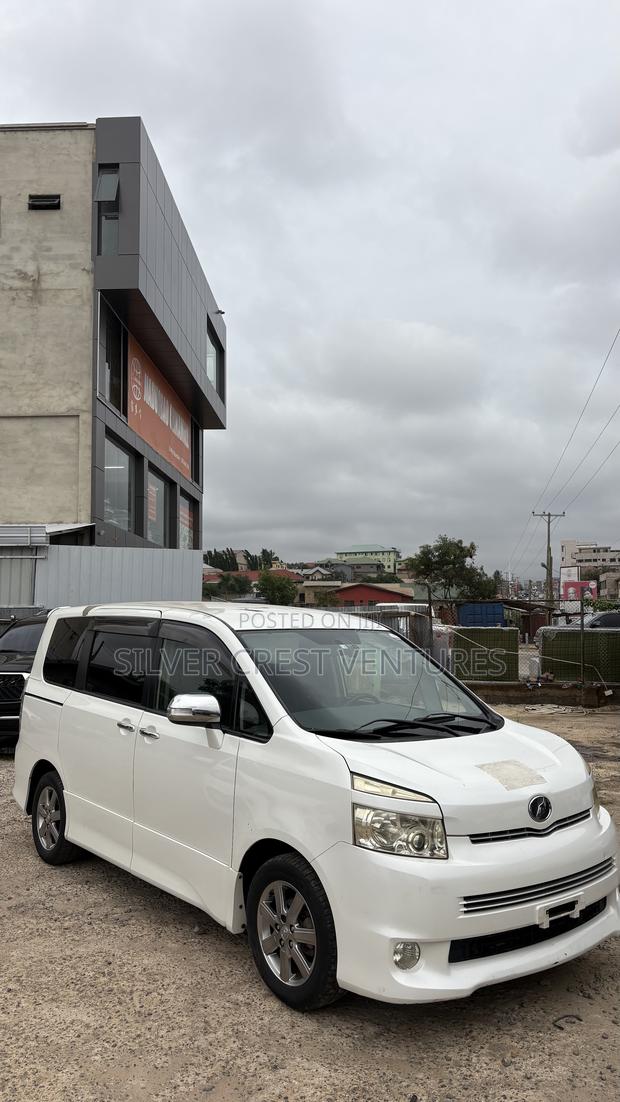Toyota Voxy 2012 White