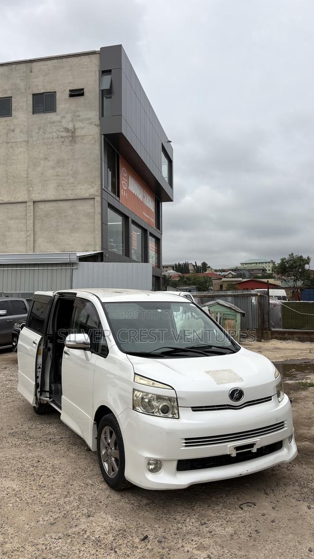 Toyota Voxy 2012 White