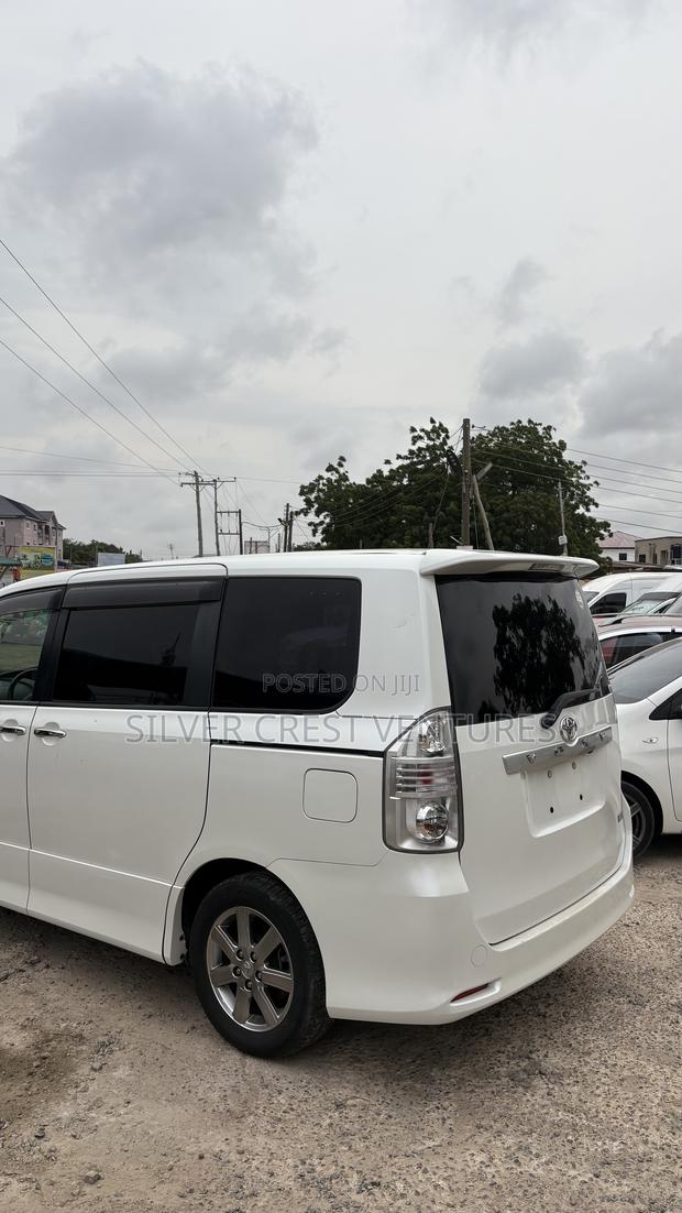 Toyota Voxy 2012 White