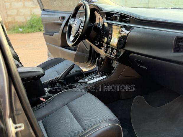 Toyota Corolla 2016 Gray