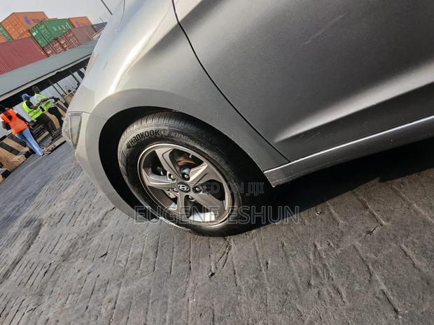 Hyundai Elantra 2017 Gray
