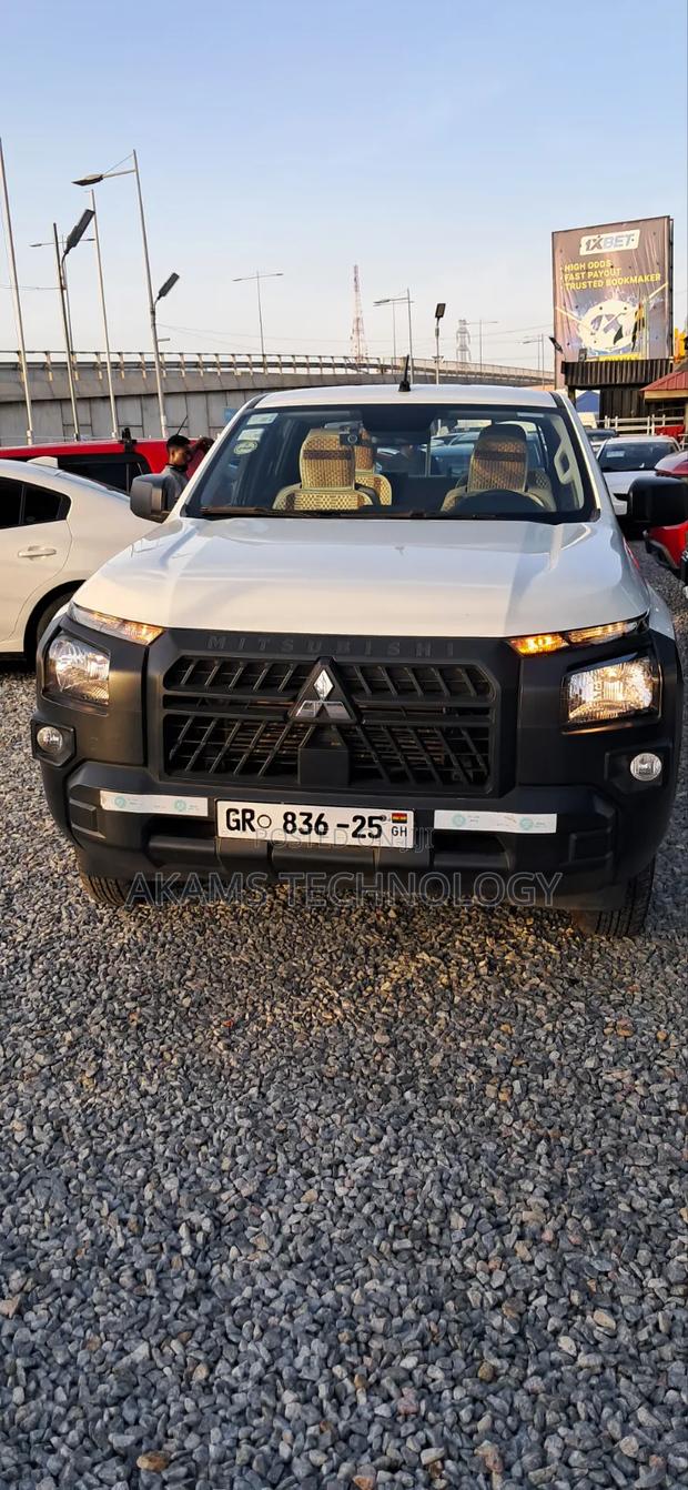 Mitsubishi L200 2024 White