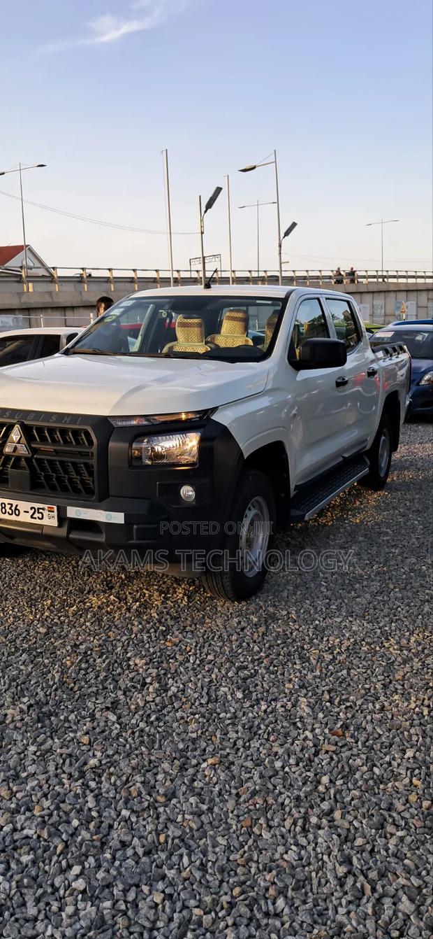Mitsubishi L200 2024 White