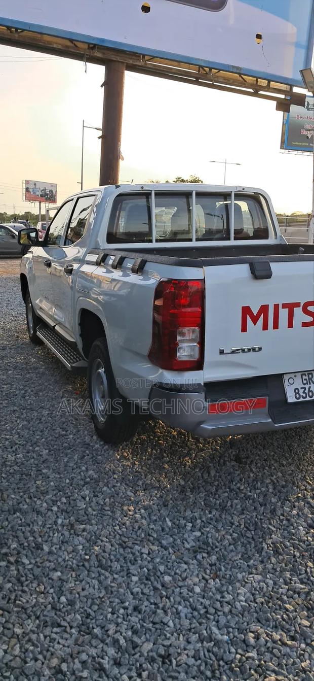 Mitsubishi L200 2024 White