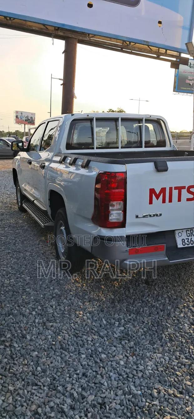 Mitsubishi L200 2024 White