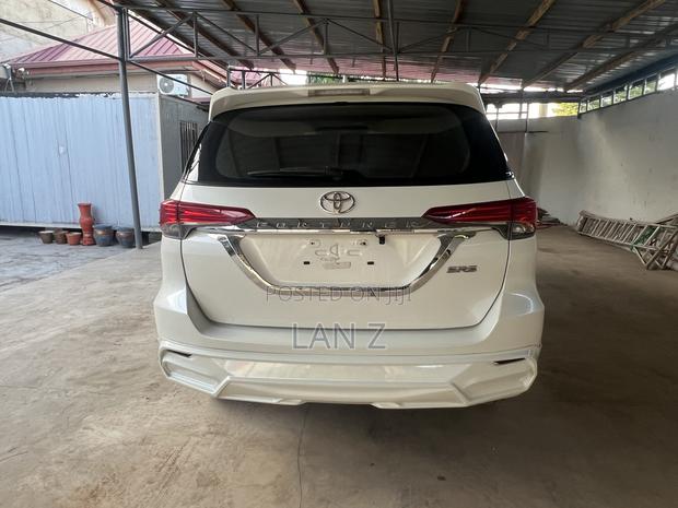 Toyota Fortuner 2.7 AWD 2018 White
