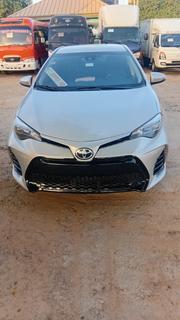 Toyota Corolla SE (1.8L 4cyl 6M) 2018 Gray for sale