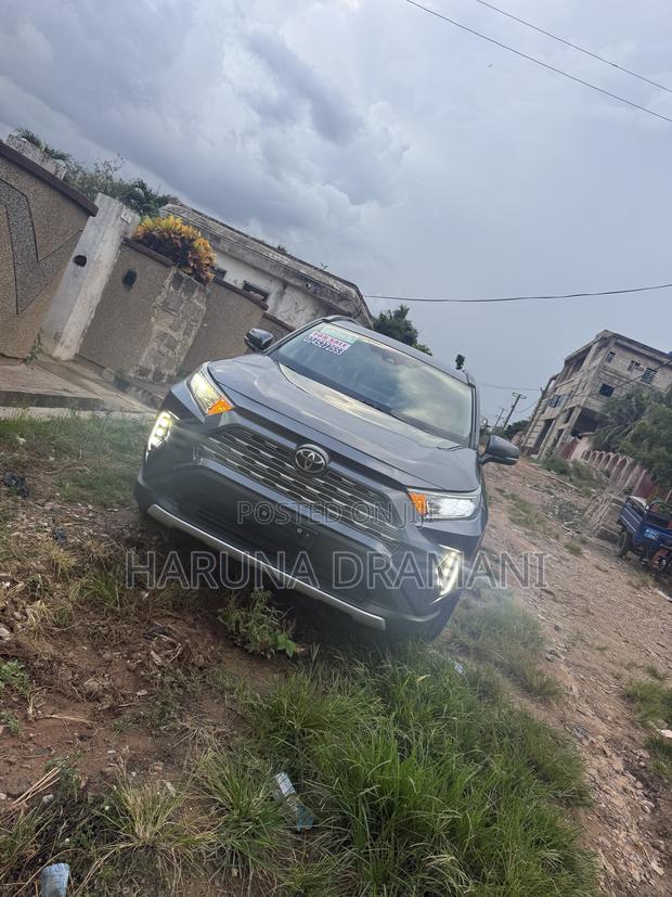 Toyota RAV4 2021 Gray