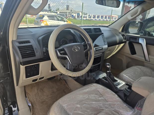 Toyota Land Cruiser Prado 2022 Black