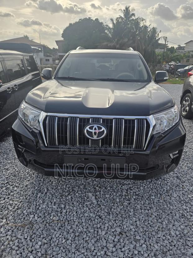 Toyota Land Cruiser Prado 2022 Black