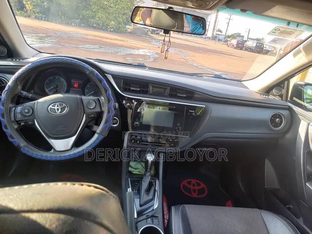 Toyota Corolla 2016 Blue