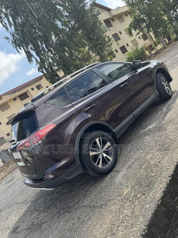 Toyota RAV4 XLE 4dr SUV (2.5L 4cyl 6A) 2018 Burgundy