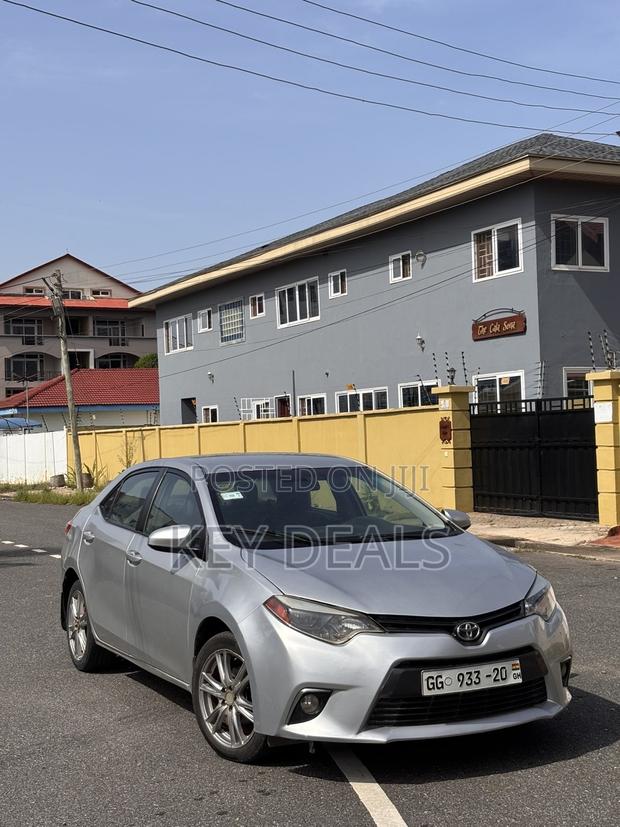Toyota Corolla LE 4dr Sedan (1.8L 4cyl CVT) 2015 Silver