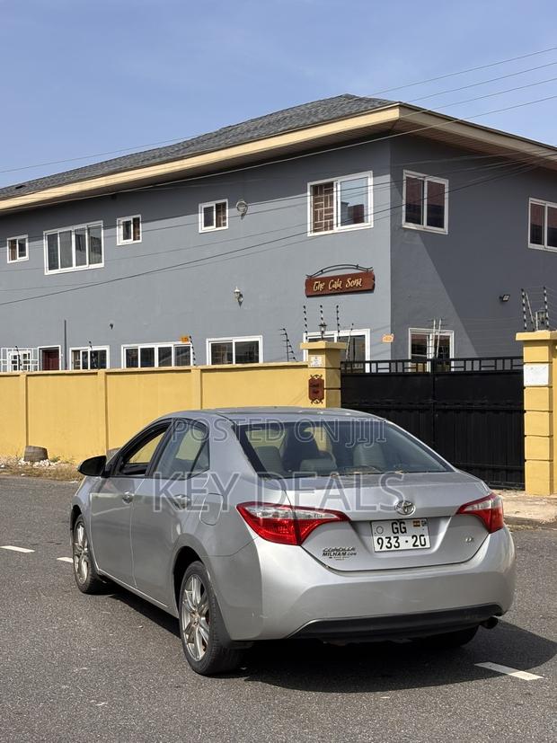 Toyota Corolla LE 4dr Sedan (1.8L 4cyl CVT) 2015 Silver
