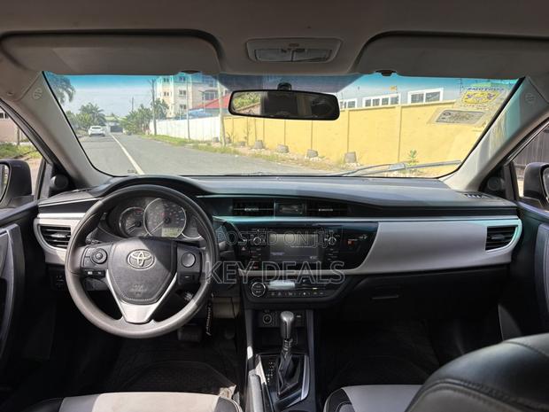 Toyota Corolla LE 4dr Sedan (1.8L 4cyl CVT) 2015 Silver