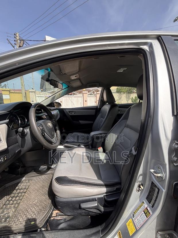 Toyota Corolla LE 4dr Sedan (1.8L 4cyl CVT) 2015 Silver