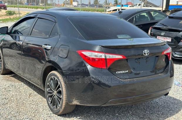 Toyota Corolla 2016 Black