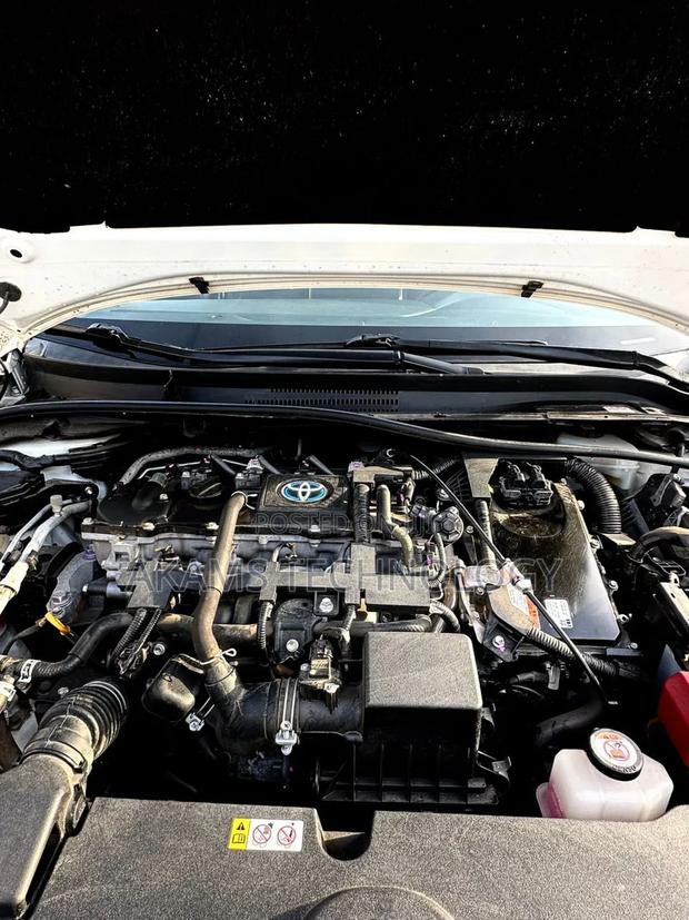 Toyota Corolla SE (1.8L 4cyl 2A) 2018 White