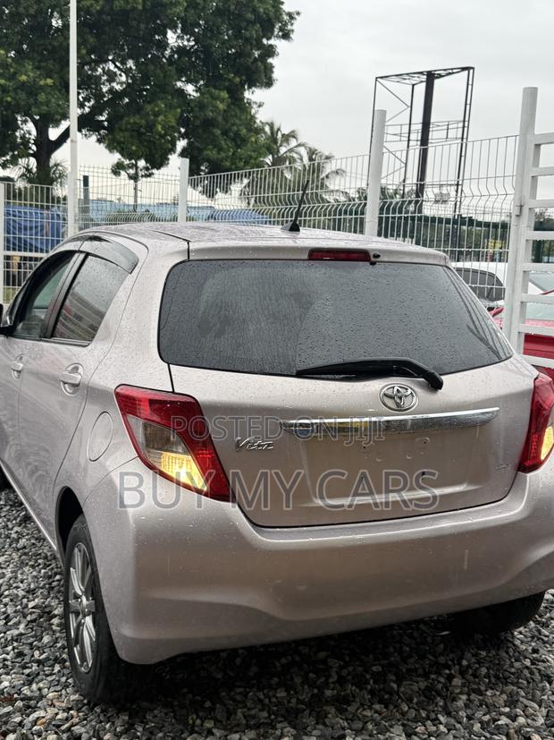 Toyota Vitz 1.3 AWD 3dr 2014 Gray