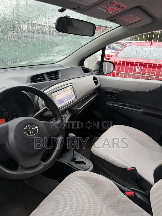 Toyota Vitz 1.3 AWD 3dr 2014 Gray