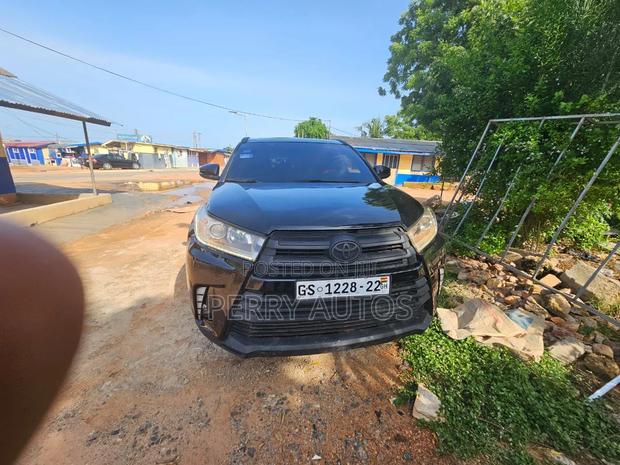 Toyota Highlander XLE 4x4 V6 (3.5L 6cyl 8A) 2018 Black