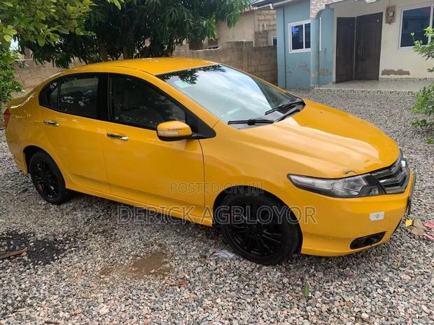 Honda Civic 2014 Yellow