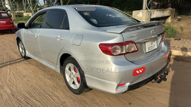 Toyota Corolla LE Special Edition 4dr Sedan (1.8L 4cyl 4A) 2013 Silver