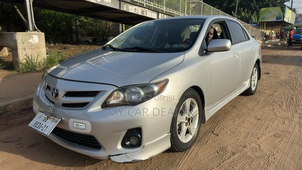 Toyota Corolla LE Special Edition 4dr Sedan (1.8L 4cyl 4A) 2013 Silver