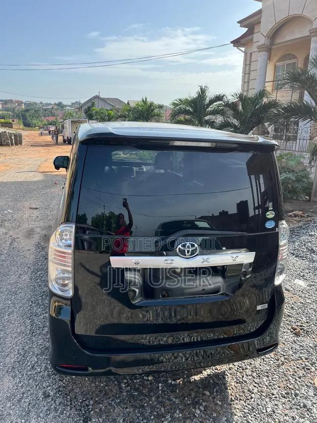 Toyota Voxy 2011 Black