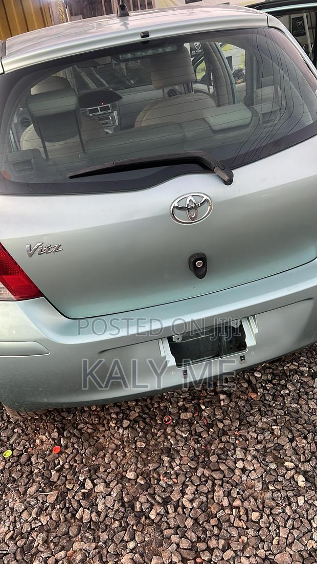 Toyota Vitz 2010 Pearl