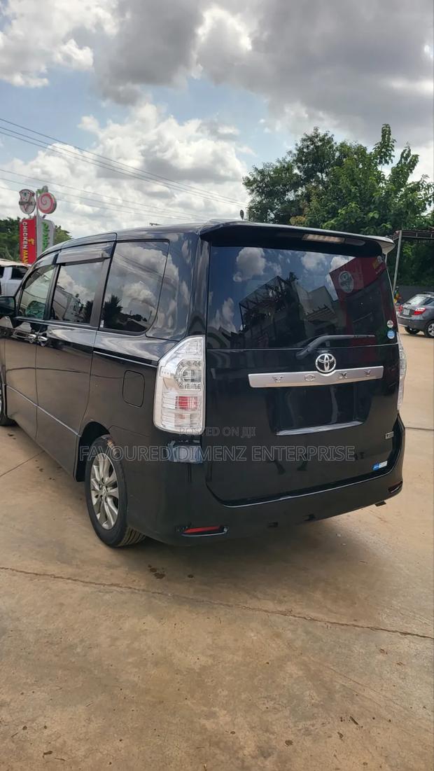 Toyota Voxy 2013 Black