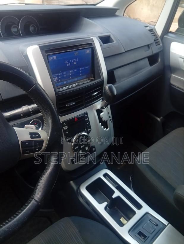 Toyota Voxy 2010 Black