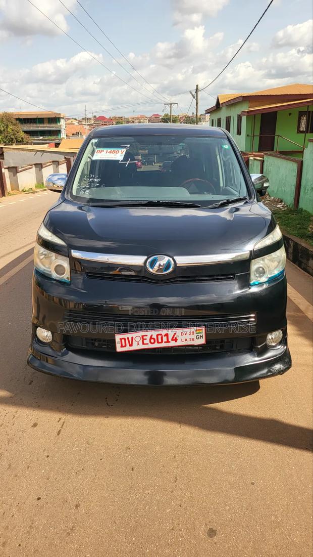 Toyota Voxy 2011 Black